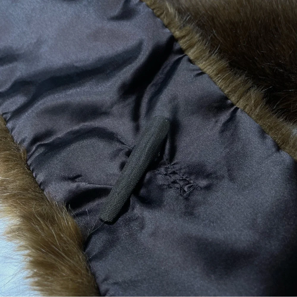 Danier Short Fur Pin Scarf - Picture 4 of 8